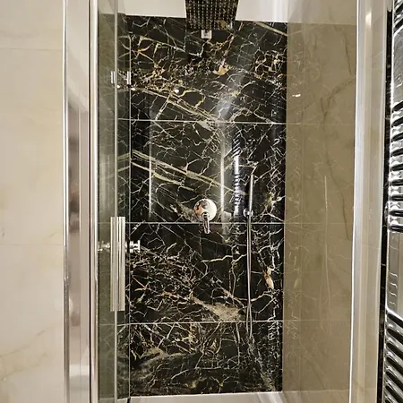 Vanity House Apartment *